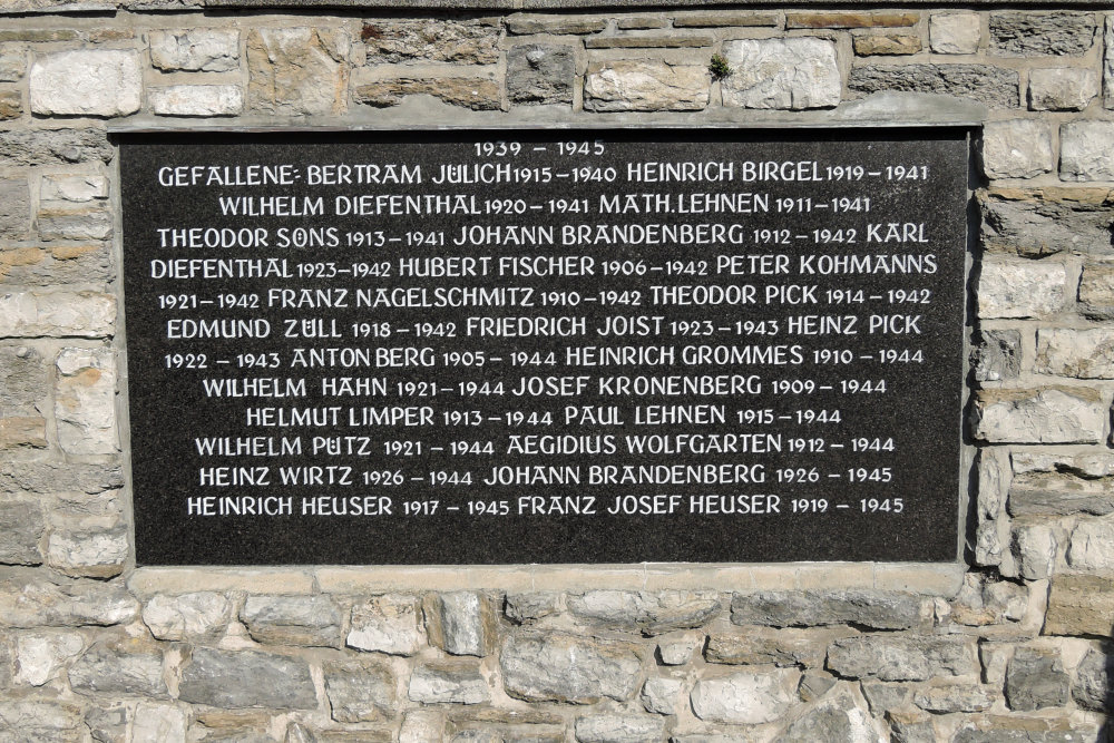 War Memorial lpenich #4
