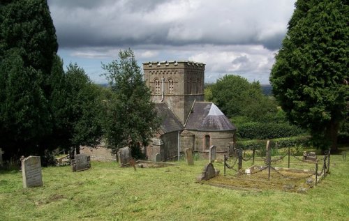 Oorlogsgraf van het Gemenebest St. John Churchyard