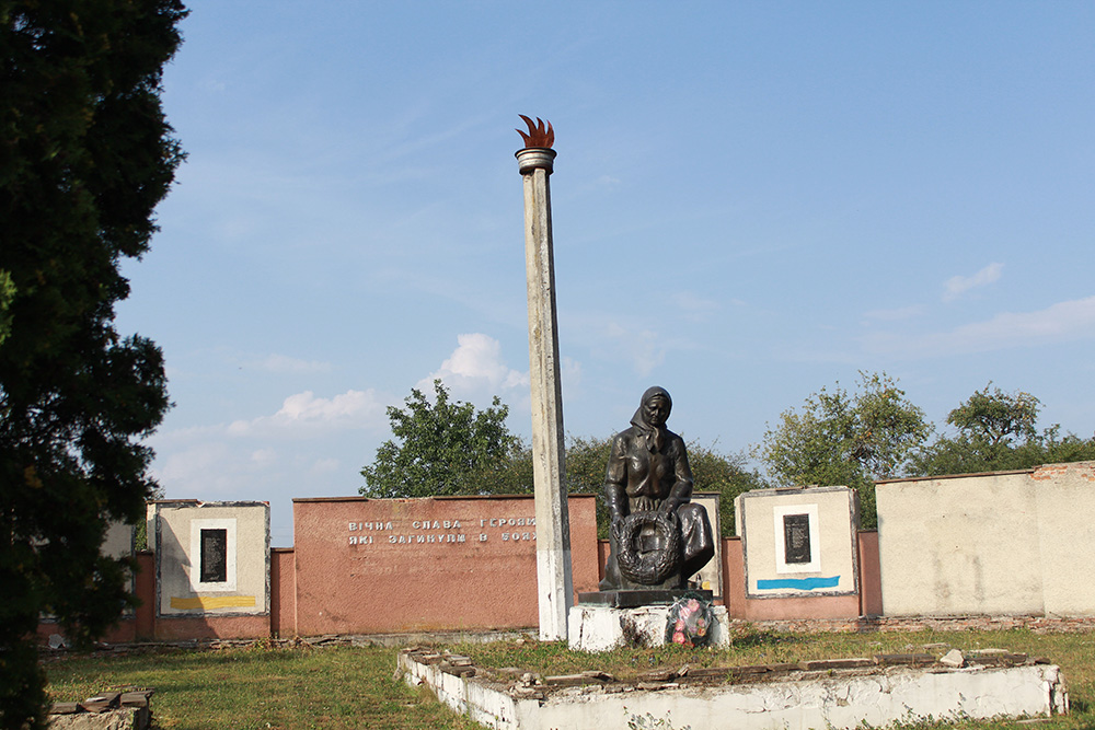 Oorlogsmonument Bychkivtsi #1