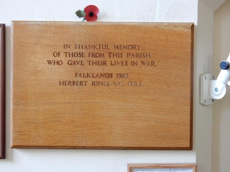 Gedenkteken Herbert Jones VC, OBE #1