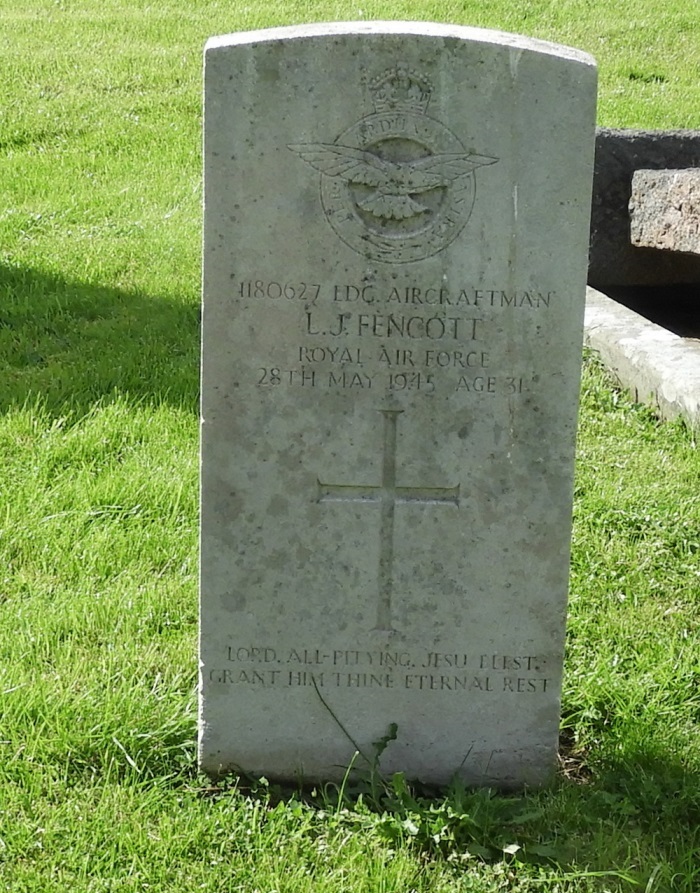 Commonwealth War Grave St. Helen Churchyard