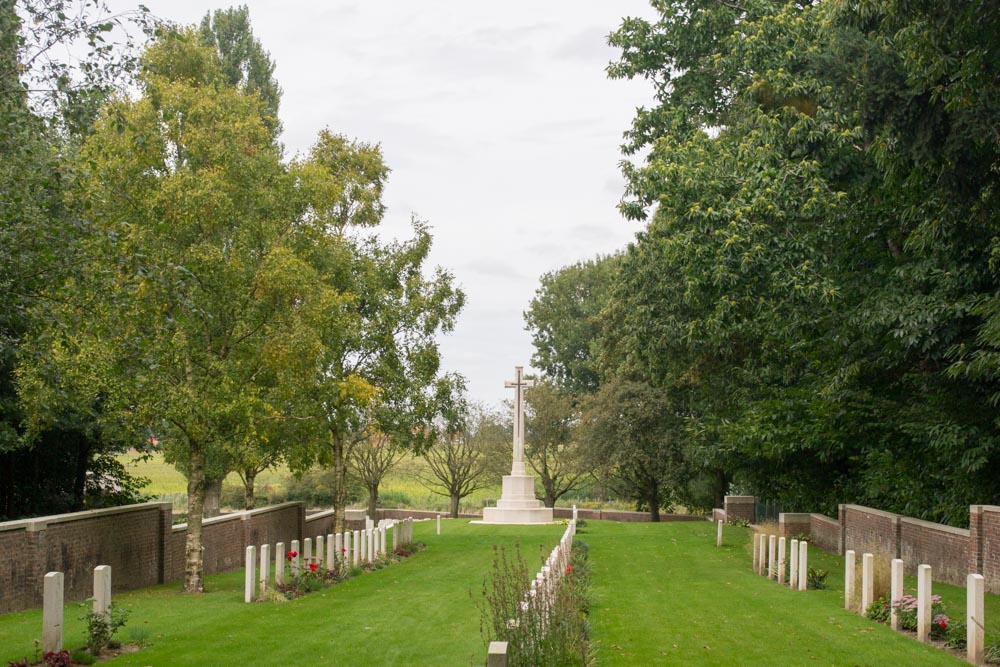 Commonwealth War Cemetery Woods #4