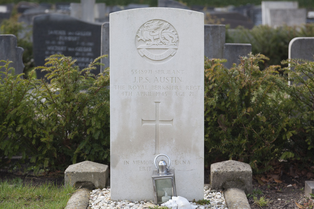 Commonwealth War Grave John Austin #1