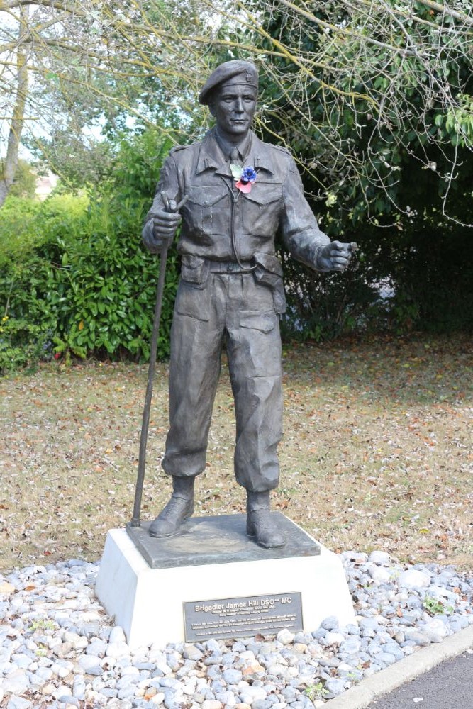 Monument Brigadier James Hill