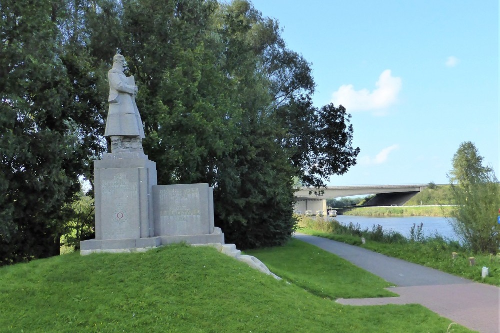 Monument 7de Linieregiment #2