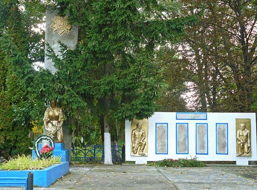 Massagraf Sovjetsoldaten & Oorlogsmonument 1943