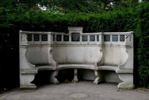 Oorlogsmonument Bedford Park #1