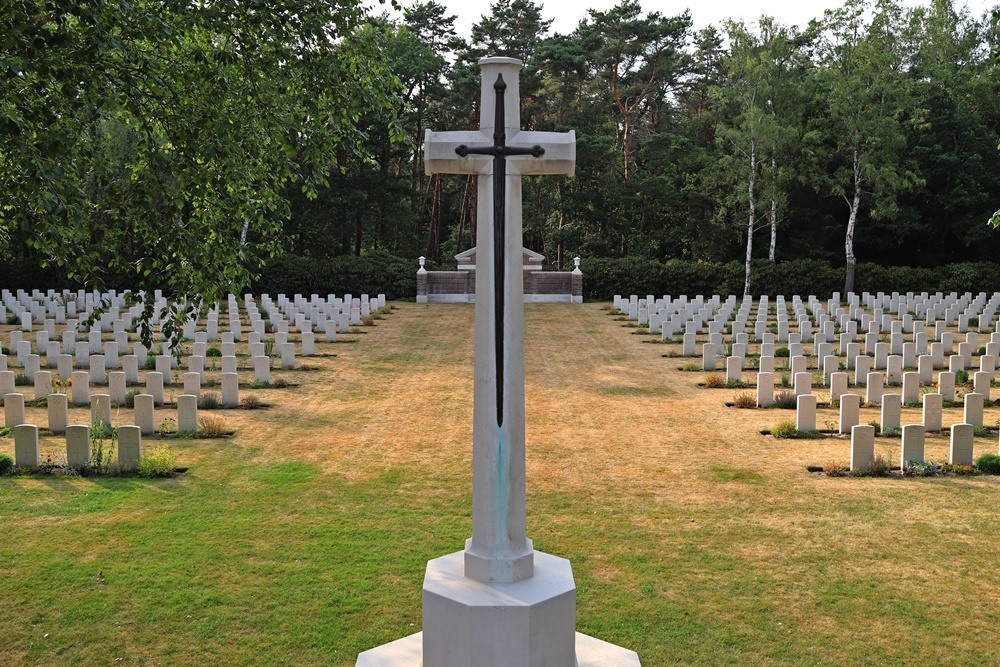 Commonwealth War Cemetery Mierlo #4