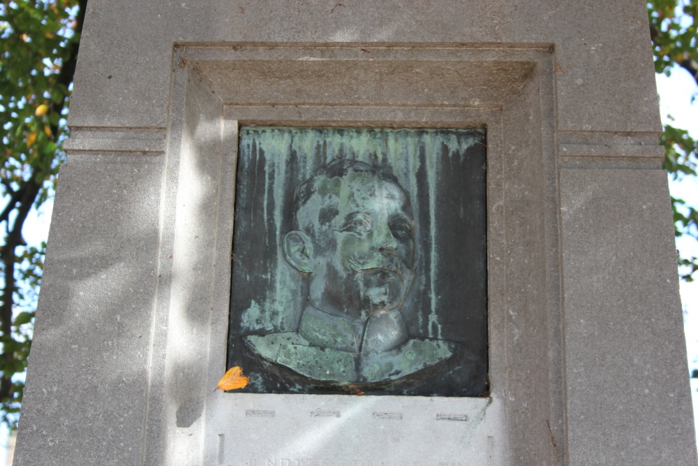 Monument Majoor René Dubreucq #2