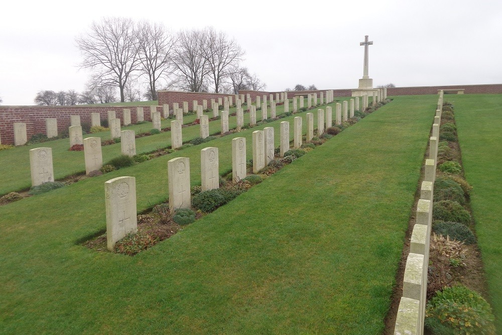Commonwealth War Cemetery Martinpuich #2