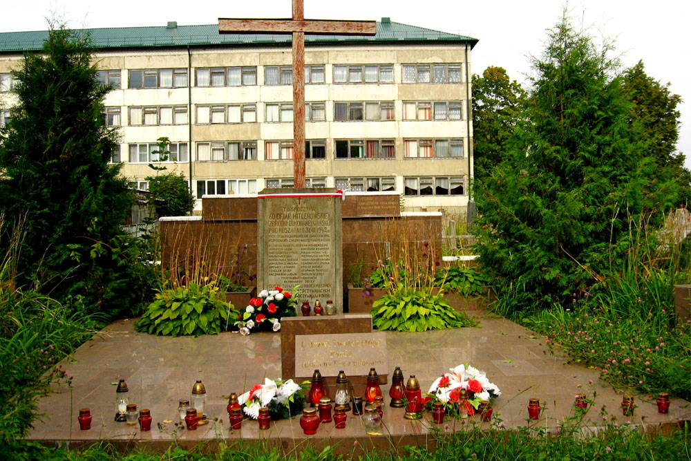 Mass Grave Poles 31 July 1942 #1