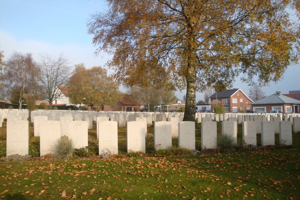 Commonwealth War Cemetery La Brique Military No. 2 #4