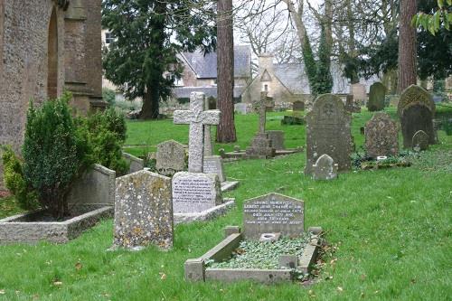 Oorlogsgraven van het Gemenebest St. John the Evangelist Churchyard #1