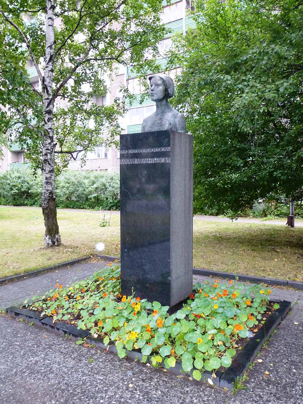 Monument Heldin van de Sovjet-Unie Mariya Melentyeva #1