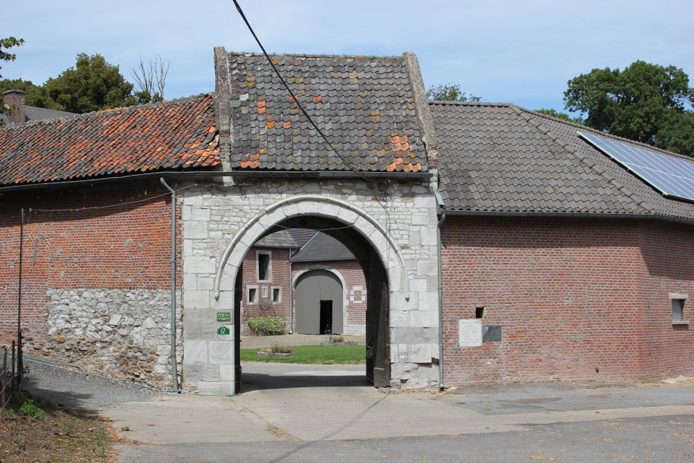 Commemorative Plate Castle Farm Les Waleffes