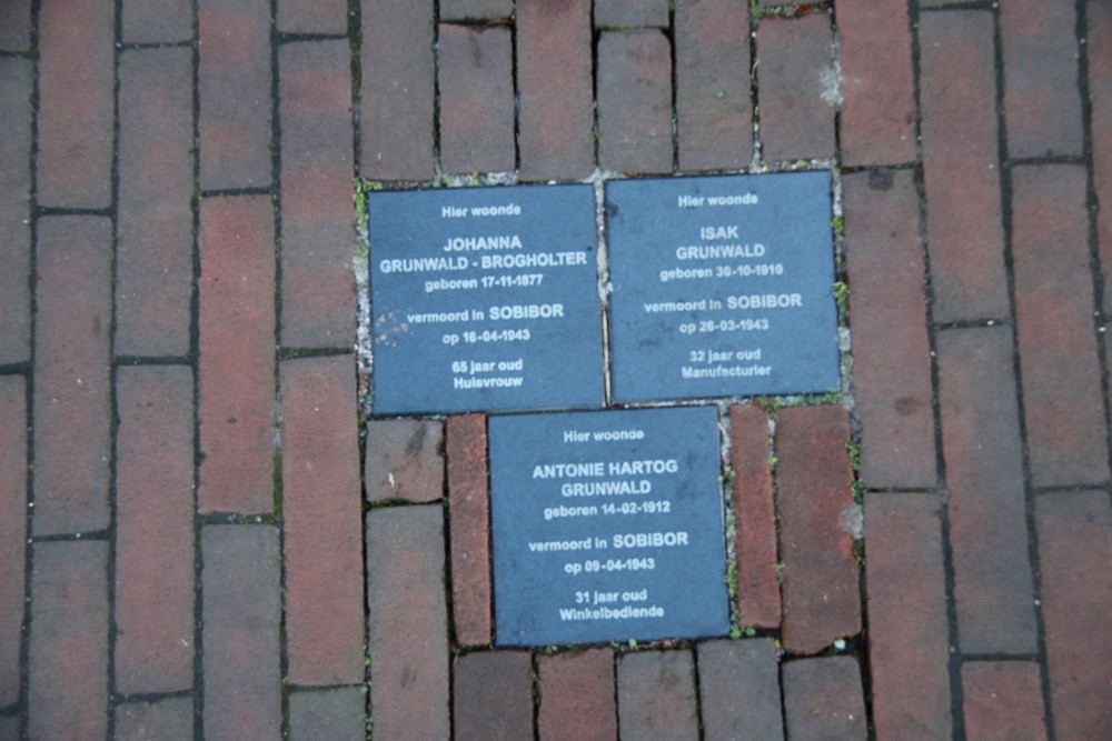 Memorial Stones Beatrixstraat 92 #1