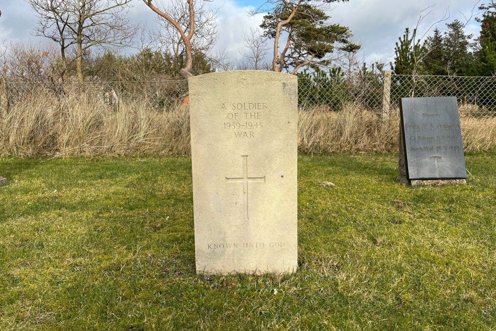Oorlogsgraven van het Gemenebest Kerkhof Oksby #1