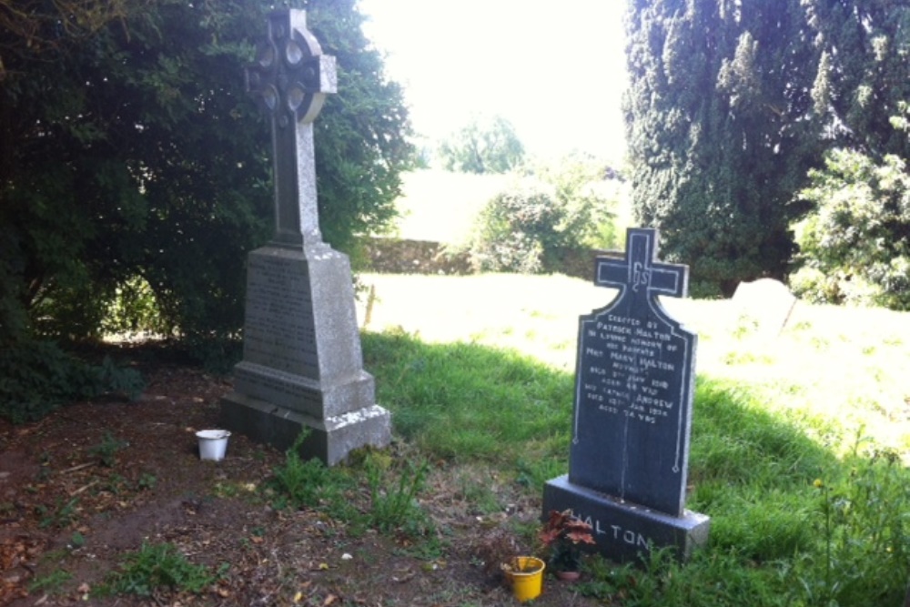 Oorlogsgraf van het Gemenebest Tullaghanoge Old Graveyard #1