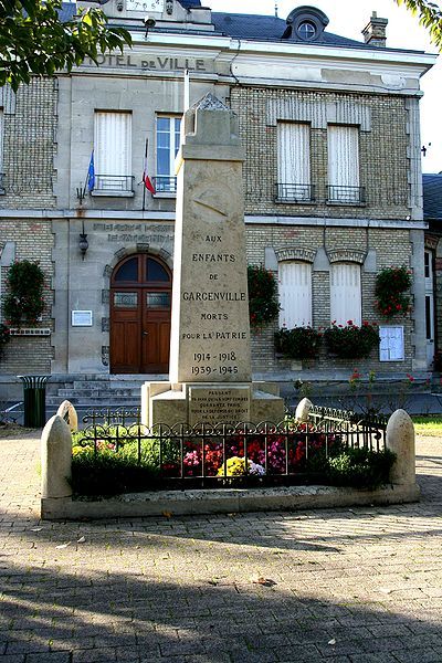 Oorlogsmonument Gargenville #1