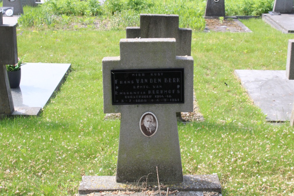 Belgian Graves Veterans Achel #4