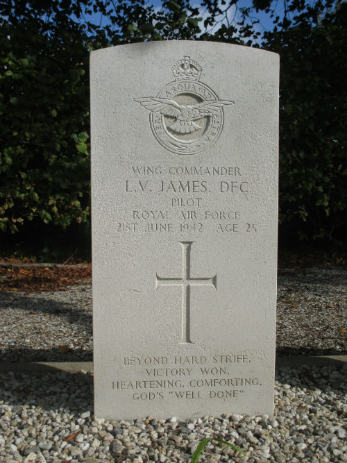 Commonwealth War Graves General Cemetery Leens #2