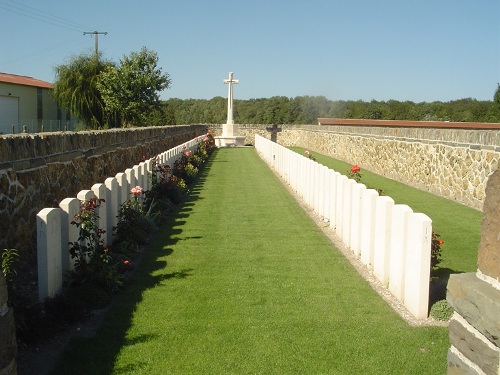 Oorlogsbegraafplaats van het Gemenebest La Neuville-aux-Larris #1