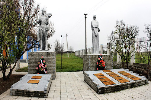 Massagraf Sovjetsoldaten & Oorlogsmonument Dobropillya #1