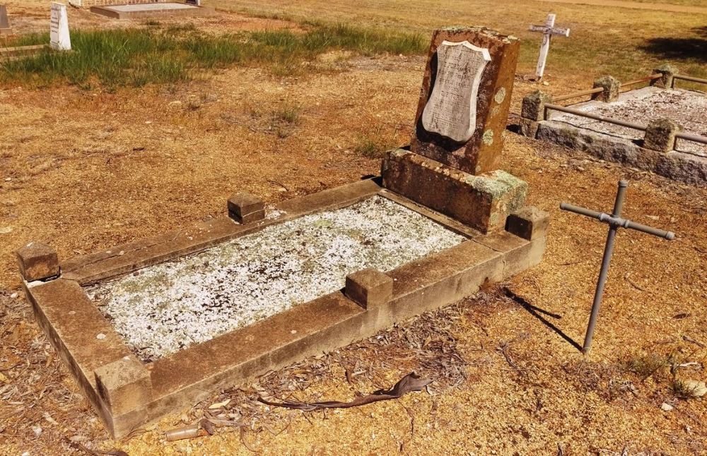 Commonwealth War Grave Lockhart Cemetery (Anglican Section)