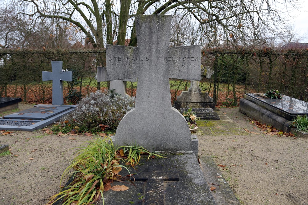 Nederlands Oorlogsgraf Rooms Katholieke Begraafplaats St Willibrordus Waalre #1
