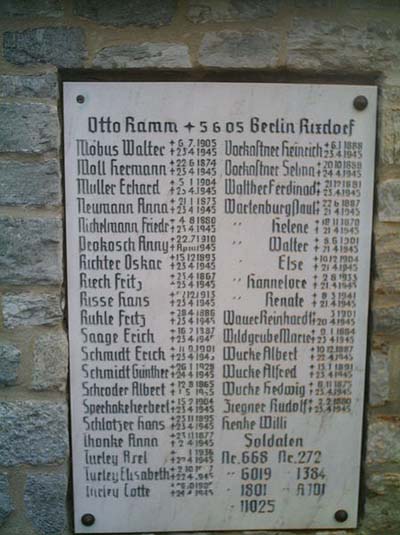Begraafplaats Duitse Oorlogsslachtoffers Treuenbrietzen #2