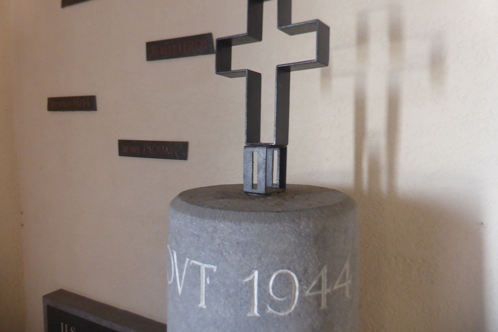 Gedenkteken Kerk Sint-Quirin  Houdremont #4