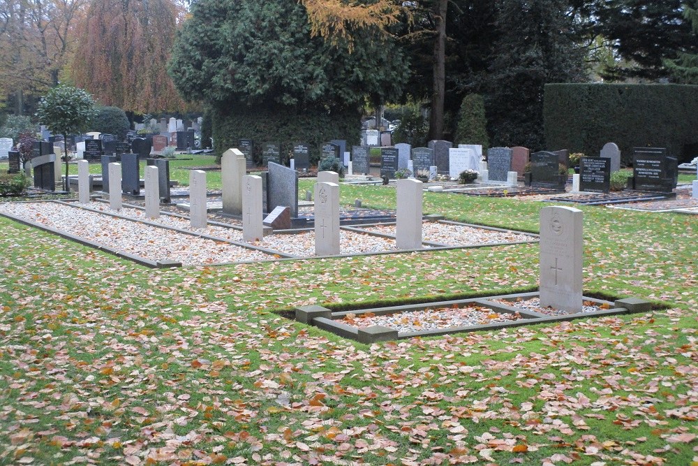 Oorlogsgraven van het Gemenebest Gemeentelijke Begraafplaats Oostergaarde #5