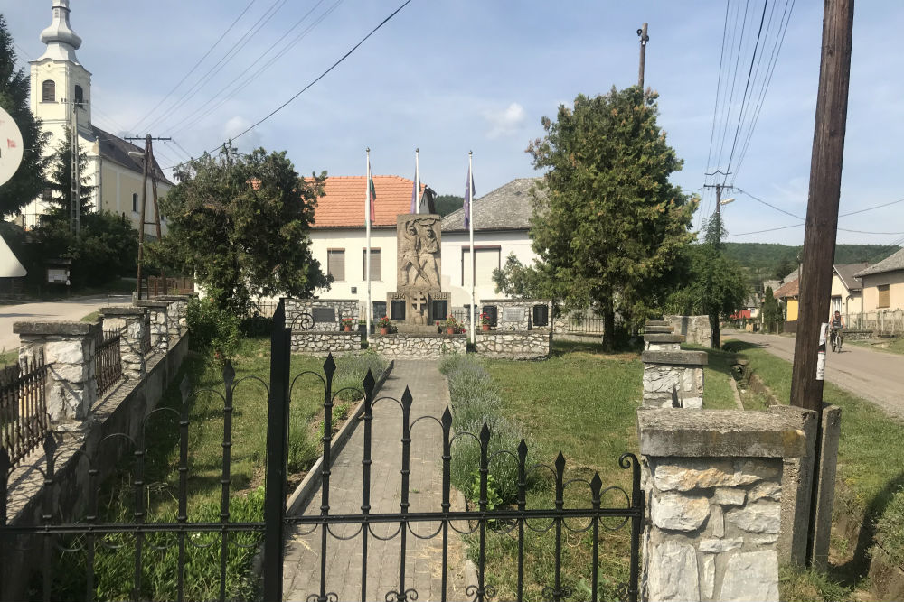 Oorlogsmonument Matravonak #2