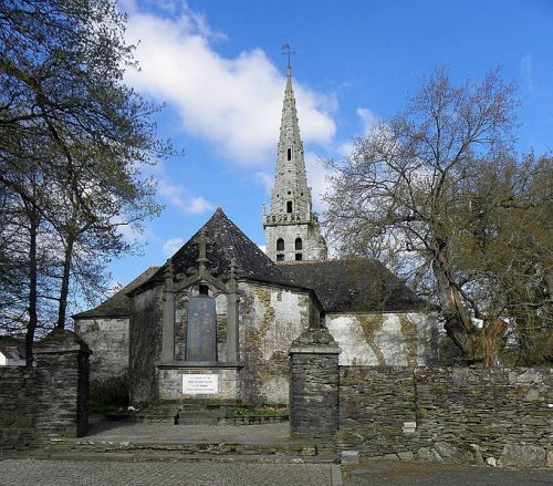 War Memorial Mr-de-Bretagne