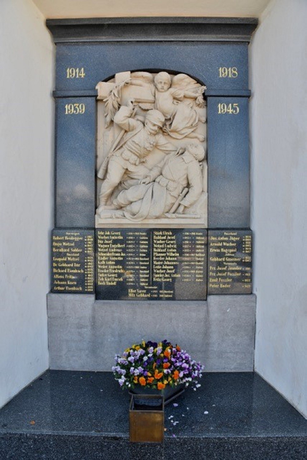 Monument Voor De Gevallenen Soldaten In WO I En WO II Möggers #3