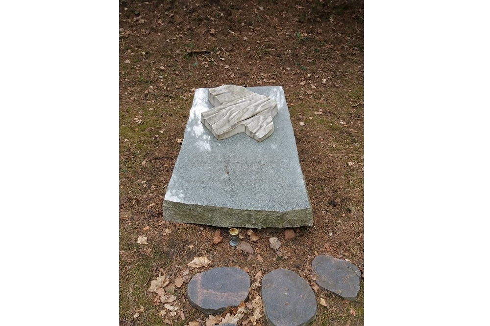 Grave Anton Schmid
