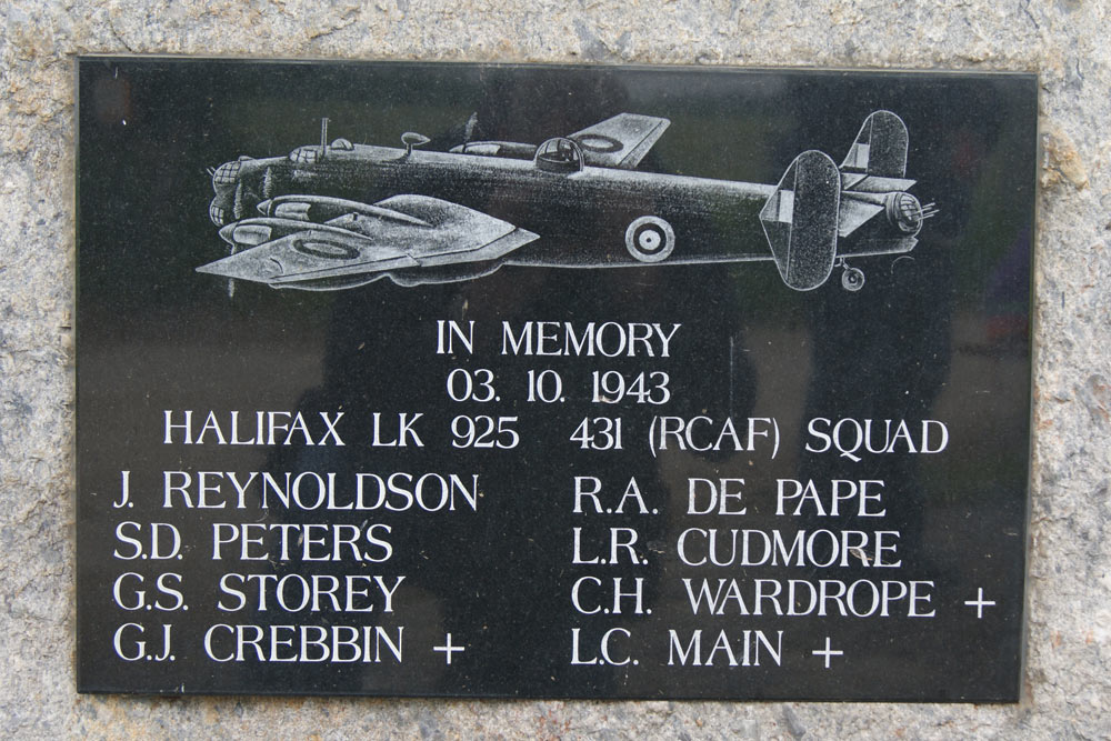 Monument Crash Halifax LK925 431 (RCAF) Squad Neundorf #2