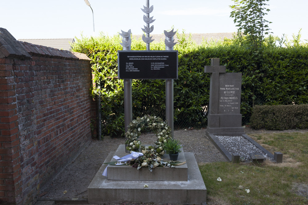 Oorlogsmonument Kerkhof Koewacht #1