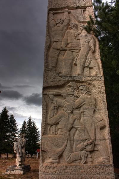 Monument Partizanen Dolna Dikanya #1
