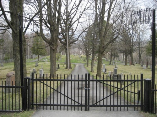 Oorlogsgraven van het Gemenebest St. Peter's Church Cemetery