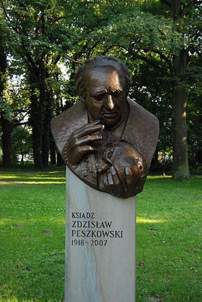 Busts Jordana Park Cracow #2