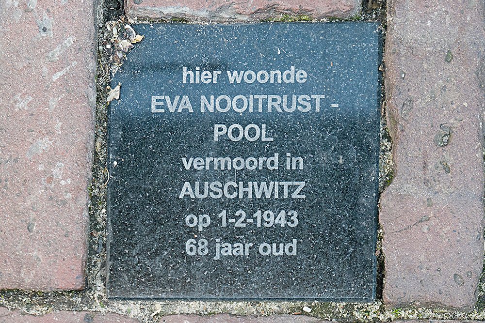 Memorial Stone Vijver 13