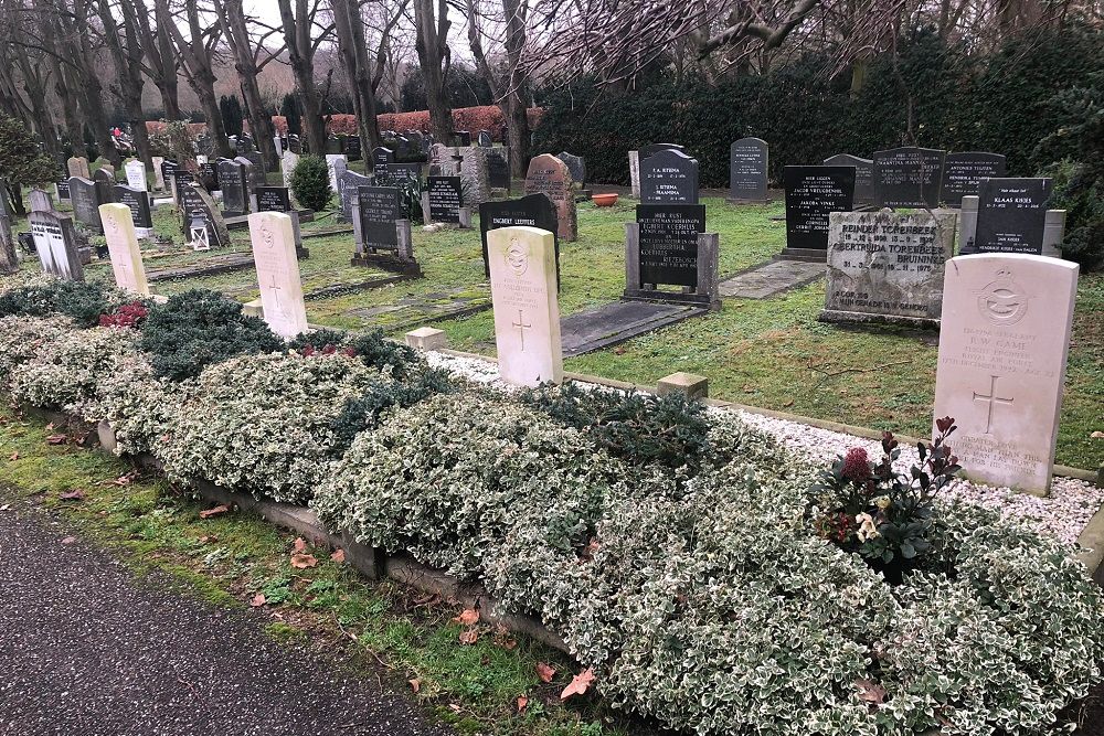 Commonwealth War Graves (Bergklooster) #3