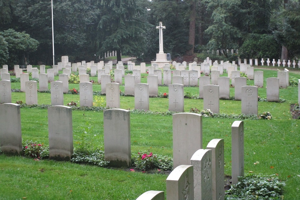 Oorlogsgraven van het Gemenebest Oud-Leusden (Rusthof) #2
