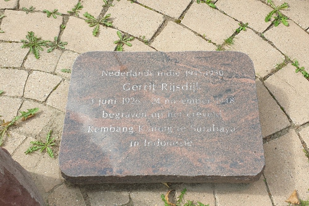 War Memorial & Liberation Tree Heerjansdam #3