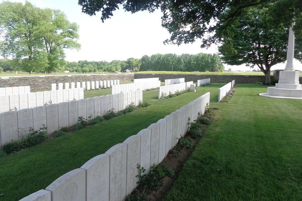 Commonwealth War Cemetery Haynecourt #2