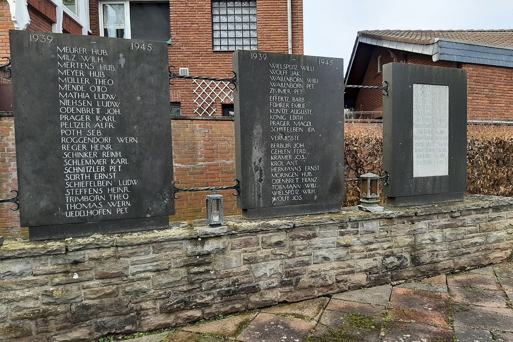 War Memorial Roggendorf #4