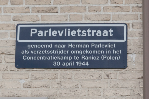 Straatnaambord ter herinnering aan Herman Parlevliet