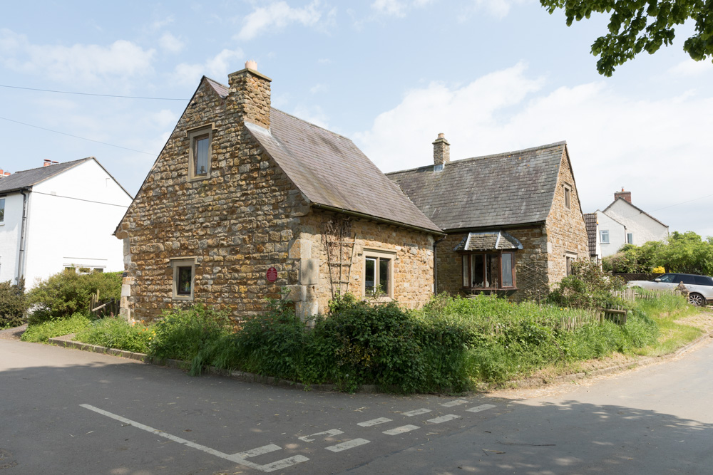 Gedenkteken Corner Cottage Owston #2