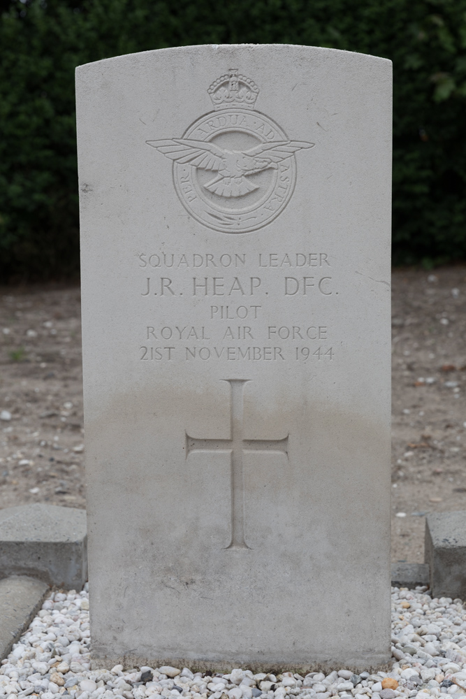 Commonwealth War Graves Odiliapeel #4